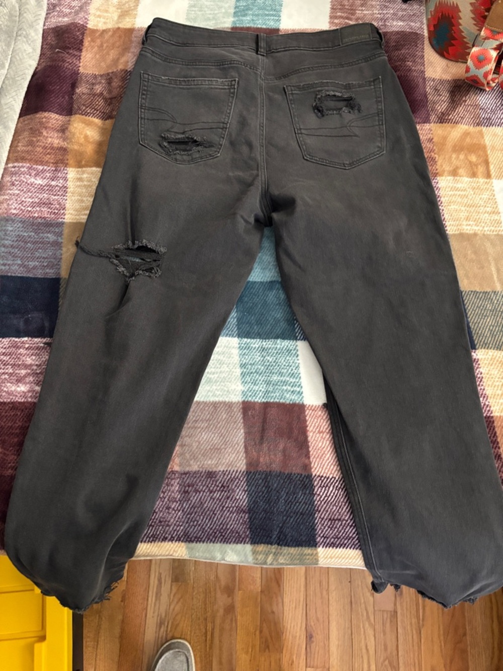 American Eagle Outfitters Black Distressed Relaxed Jeans - Picture 8 of 9